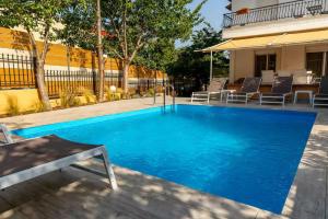 Heated Pool Villa in Thessaloniki - Urban Oasis