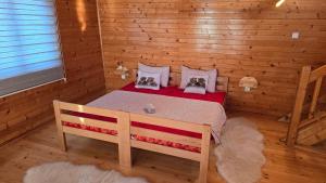 etno brvnara sa bazenom