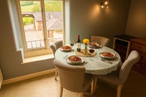 Countryside converted barn with hot tub and one parking space