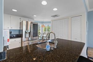 Port O Call C103 - Walkout To Beach or Pool!