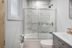 4BR Penthouse - Parking - 2 King & 2 Queen