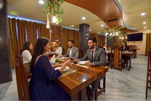 FabHotel Red Rose - Nr IIT Guwahati