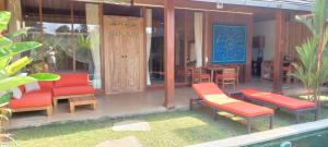 Wonderful private villa with pool with beautiful views of the rice fields