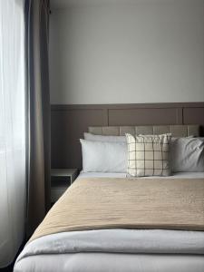 Manchester Apartment Sleeps 4 + Free Parking