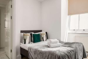 Modern Kensington Studio