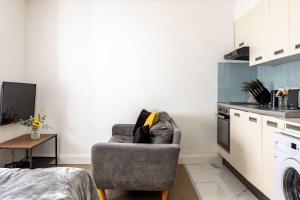 Modern Kensington Studio