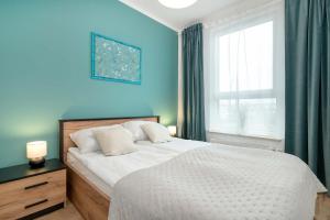 Stylish Apartment in a Modern Development Parking & Balcony by Noclegi Renters