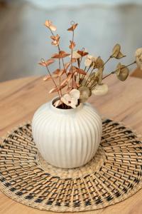 Stylish Apartment in a Modern Development Parking & Balcony by Noclegi Renters