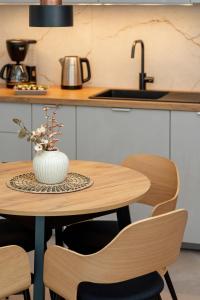 Stylish Apartment in a Modern Development Parking & Balcony by Noclegi Renters