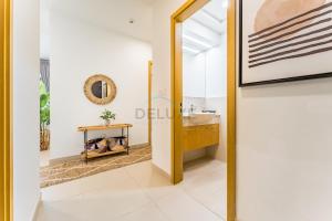 Iconic Burj Khalifa View 2BR with Assistant Room, Steps from Dubai Mall and Beside a Park, Bellevue Towers 1, Downtown Dubai by Deluxe Holiday Homes