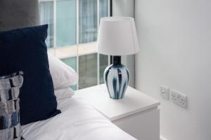 2BR Free Parking Walk to Shops, Centre & Xscape