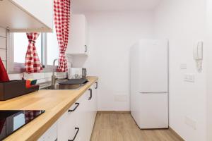 CHL Armonía, see side views in Puerto Naos