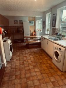 Comfy Holiday Home & Beach Hut