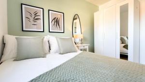 Station 5 Minutes, Free Wifi , Smart TV , Long Stays OK