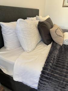 Modern Apartment - Home away from home