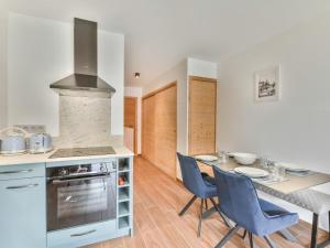 Le Génépi - Superbe T2 cabine 4-6 pers, neuf, à 50m des pistes, avec balcon, garage et WiFi - FR-1-685-67