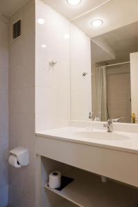 1BR in Las Condes Pool Access Near MUT