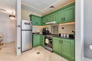 Luxury 1BHK with Stunning Canal View Business Bay