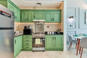 Luxury 1BHK with Stunning Canal View Business Bay
