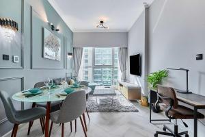 Luxury 1BHK with Stunning Canal View Business Bay