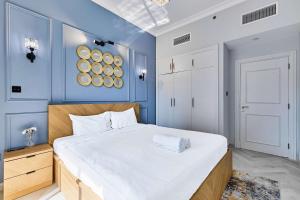 Luxury 1BHK with Stunning Canal View Business Bay