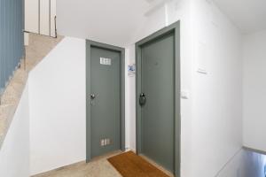 City Views Flats in Historic Porto by HostWise