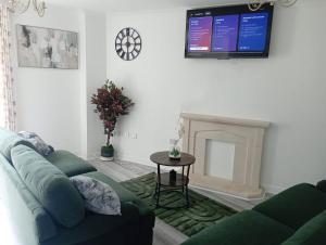 Light House Sleeps 10