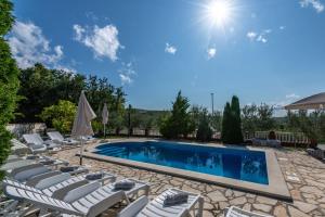 Villa Marić, a charming villa with a beautiful poolside