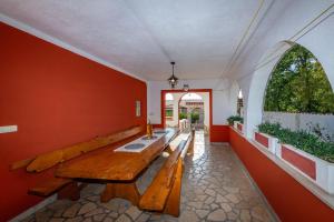 Villa Marić, a charming villa with a beautiful poolside