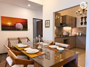 Canterbury Breeze Golf Apartment by CM Holiday