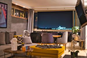 Prestigia, superbe appartement, vue sur golf, piscine et Atlas