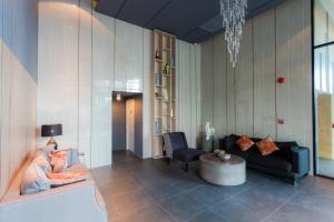 6th Avenue Surin Beach - Official Account