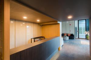 6th Avenue Surin Beach - Official Account