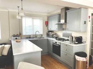 Very Central - 3 Bedrooms, Sleeps 6, garage & terrace