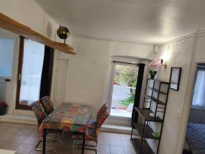 Apppartement dans maison avec terrasse plein sud , Netflix, parking et fibre