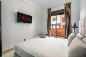 Luxury Residence with 2 Terraces Pool and Garden View Security and Self Check-in