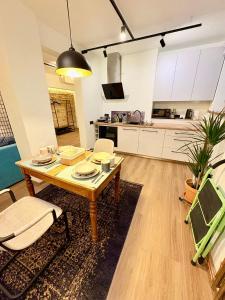 Skaists ķieģeļu studijas dzīvoklis Rīgas centrā