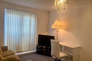 2 Bed Apartment-Sleeps 5-Free Parking