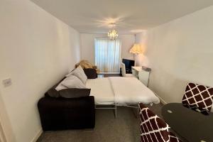 2 Bed Apartment-Sleeps 5-Free Parking