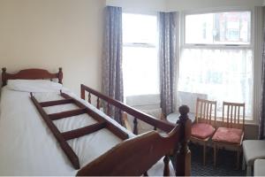 Apsley 1 Flat Sleeps 4 with Near Beach