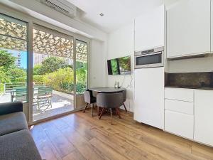 Nestor&Jeeves - MANEL - Terrasse et acces direct Promenade des Anglais