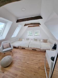 Lichtdurchflutete Dachgeschosswohnung mit Charme