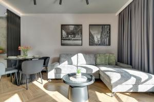 DOKI Living by Q4Apartments Parking & Foodhall