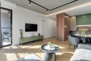 DOKI Living by Q4Apartments Parking & Foodhall