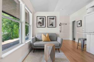 Cozy Downtown Studio - near UT