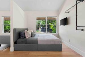 Cozy Downtown Studio - near UT