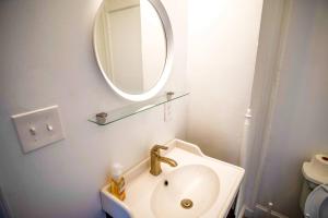 Entire Spacious Guest Unit @JHU (w Private Bath)