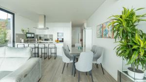 Moonlight Villa by LovelyStay