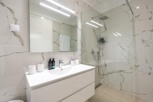 Moonlight Villa by LovelyStay