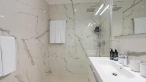 Moonlight Villa by LovelyStay